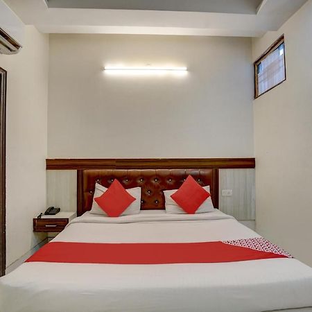 Oyo 78981 The Diamond Nest Noida Exterior foto