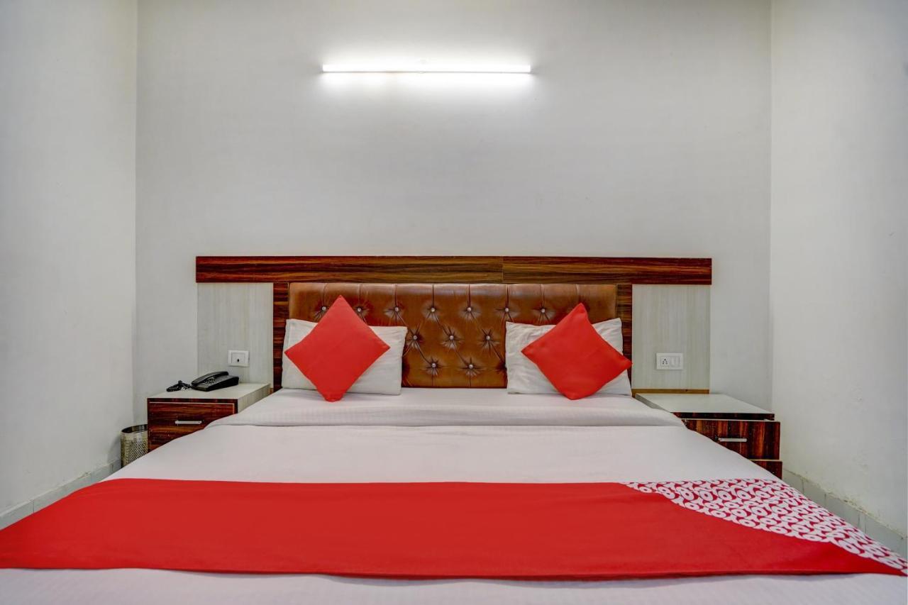 Oyo 78981 The Diamond Nest Noida Exterior foto