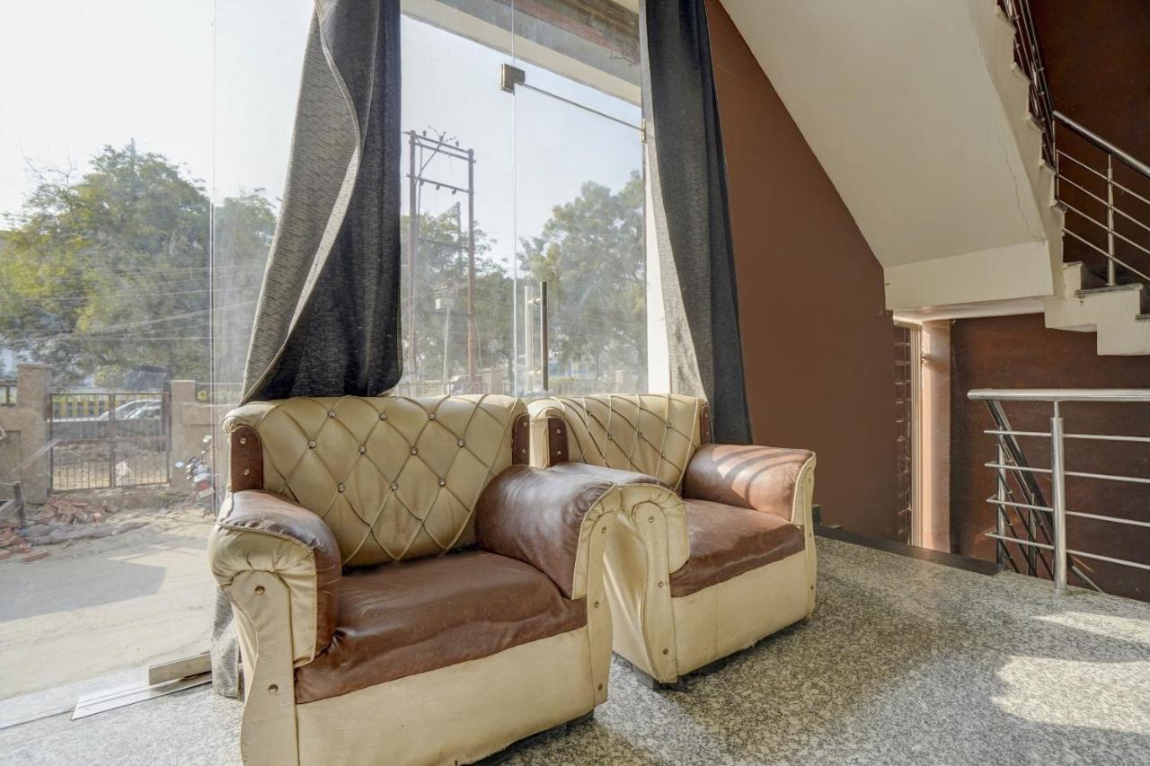 Oyo 78981 The Diamond Nest Noida Exterior foto