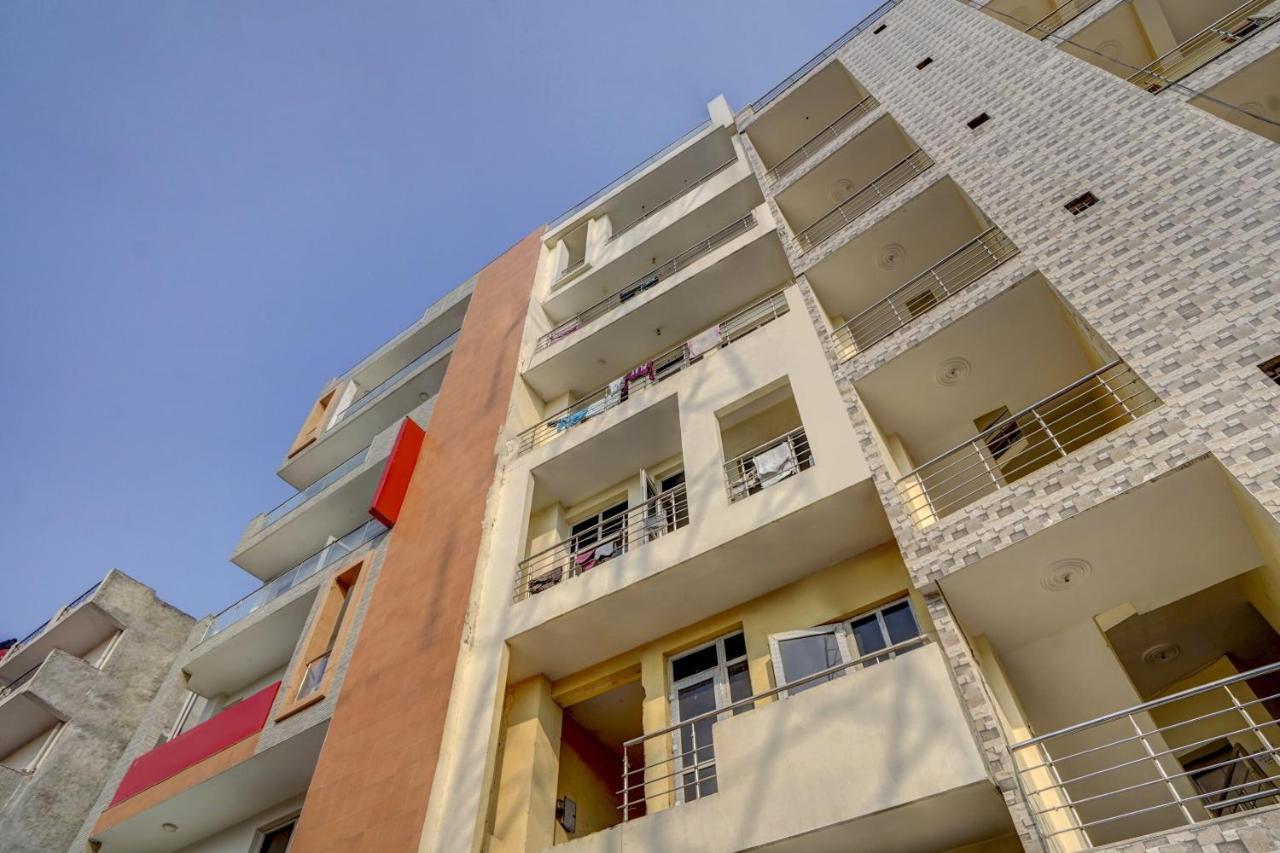 Oyo 78981 The Diamond Nest Noida Exterior foto